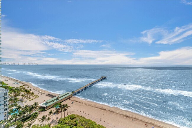 Building Photo - 16485 Collins Ave