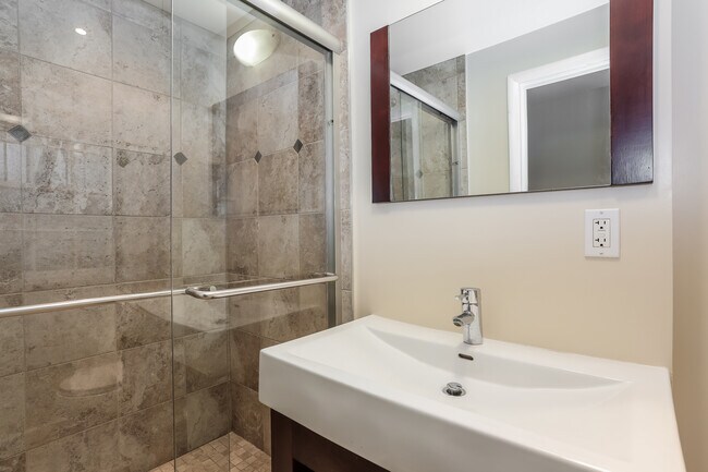 Building Photo - 2927 Cathedral Ave NW