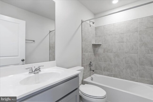 Building Photo - 35 Winterplace Dr