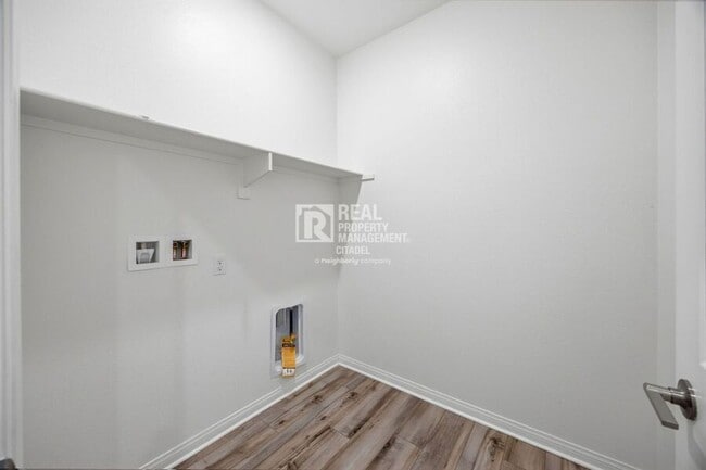 Building Photo - 365 Huntington Ct