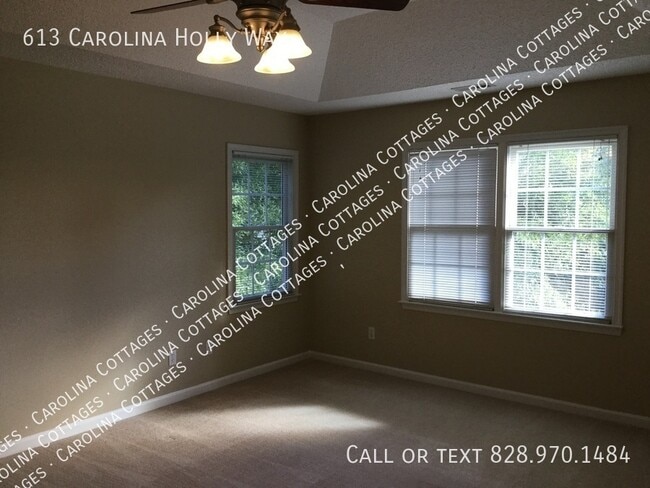 Building Photo - 613 Carolina Holly Way