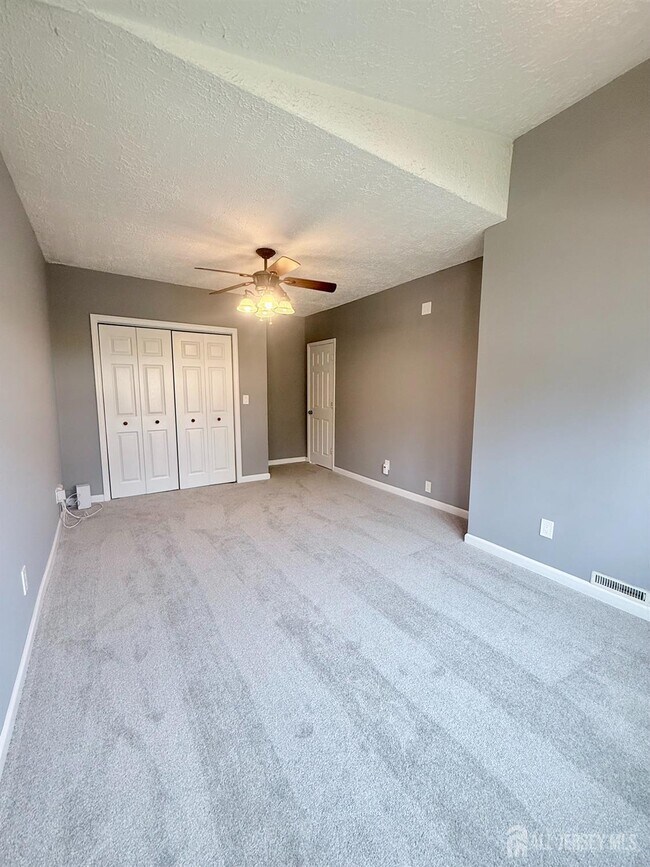Building Photo - 363 Portia St