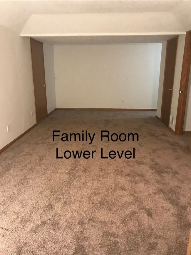 Building Photo - 1031-1033 Pleasantview