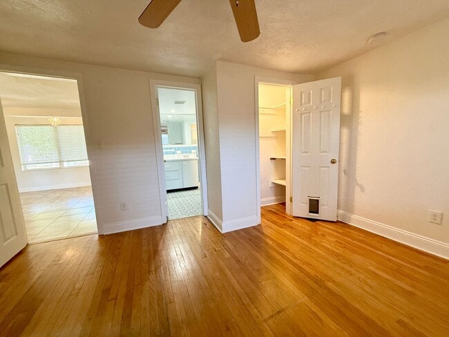 Building Photo - Euclid/Woodlawn Roommate Dream 4/3 home