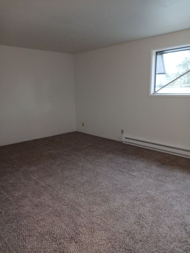 Building Photo - M611/613 W. 13th St