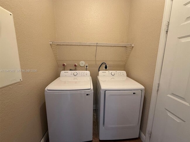 Building Photo - 1979 SE 23rd Terrace