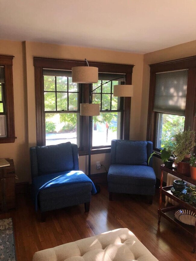 Building Photo - 112 Manthorne Rd