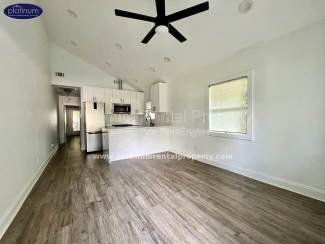 Building Photo - 982 Grant Terrace SE