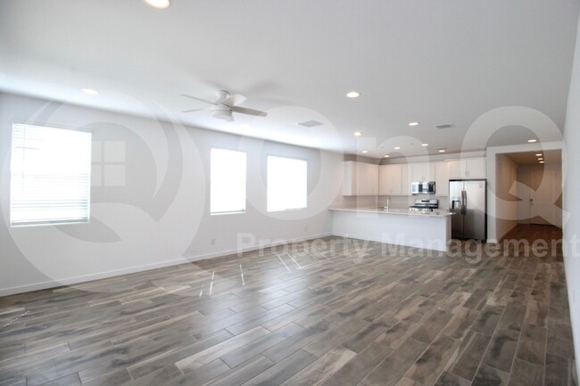 Building Photo - 3303 S Piedra Cir