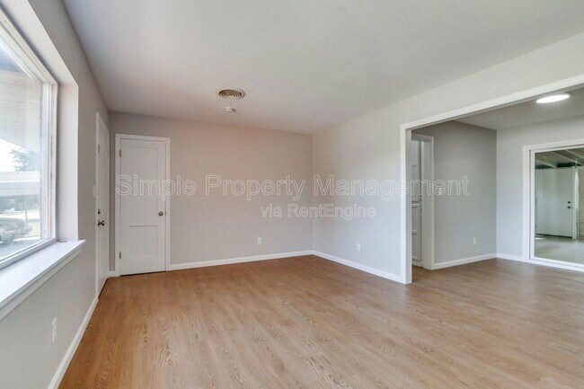 Building Photo - 813 S Midwest Blvd