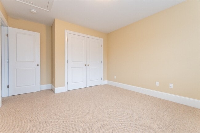 Building Photo - 15 Hialeah Ln