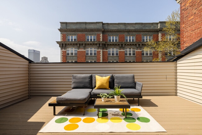 Building Photo - 1304 Broadway-SI ID1056031P