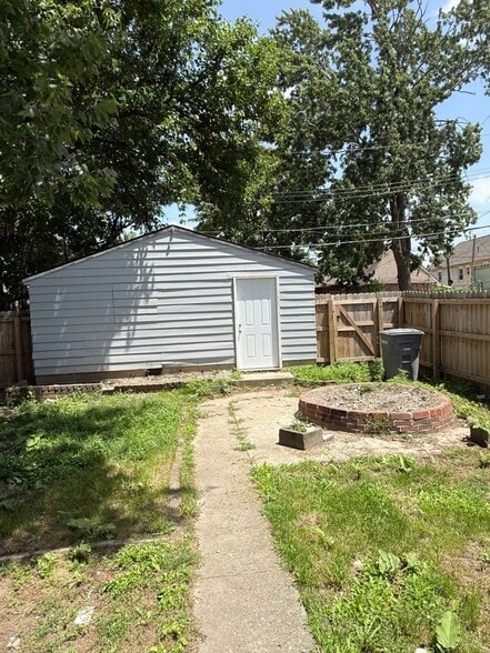 Building Photo - 523 N Alton Ave