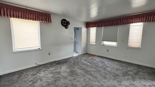 Building Photo - 119 Highview Dr