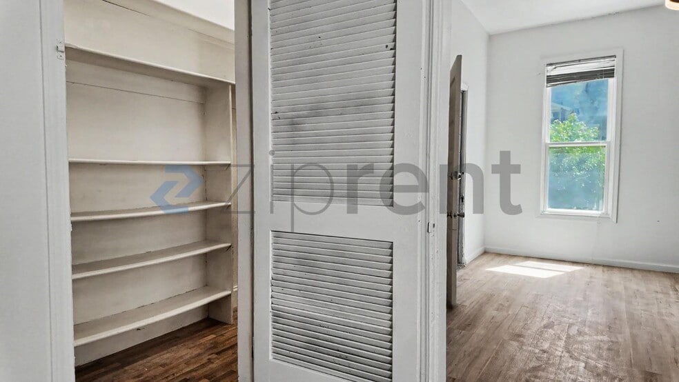 Building Photo - Unit Apt 1