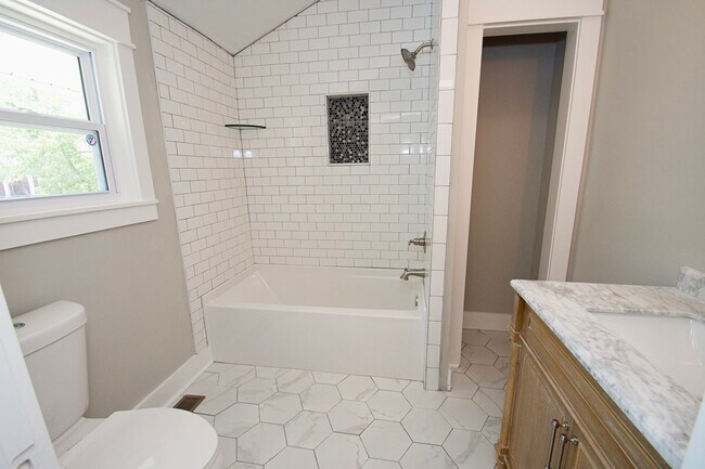 primary suite - 2404 Jefferson Ave