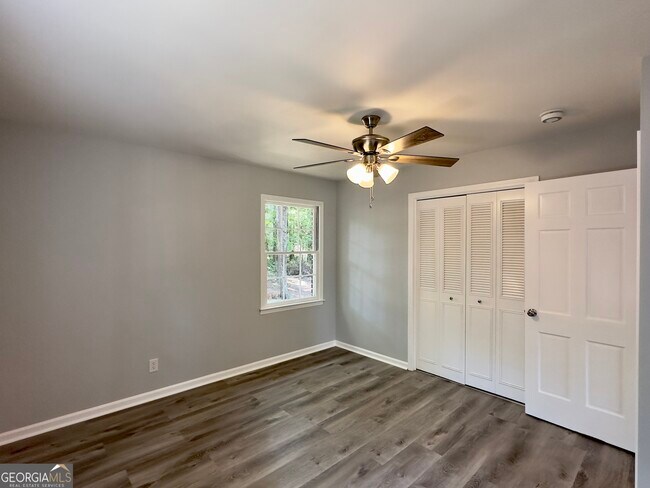 Building Photo - 6 Westlyn Dr