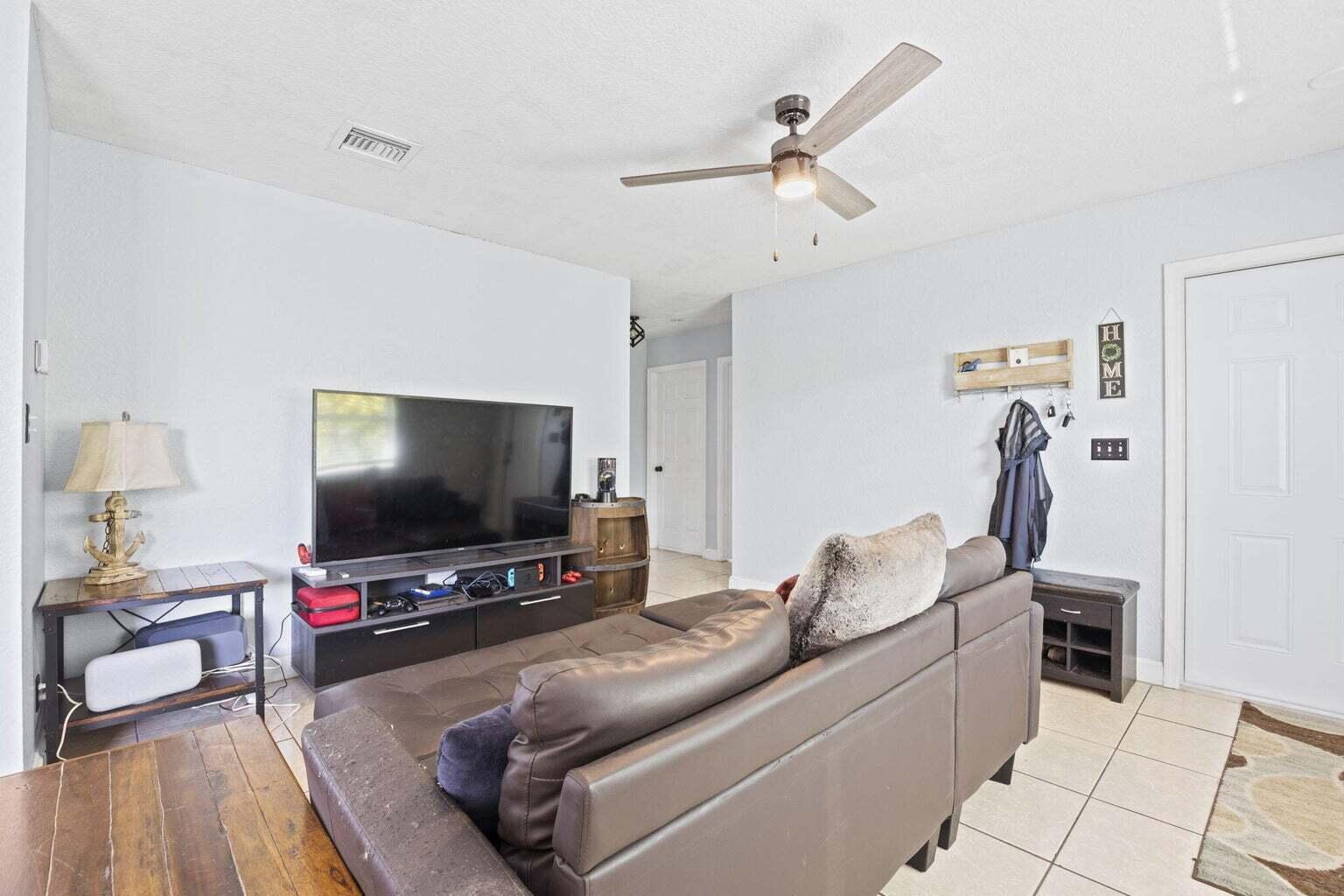 Building Photo - 1651 Suwanee Dr