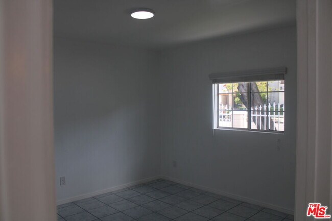 Building Photo - 1402 Celis St