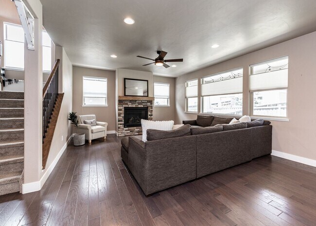 Building Photo - D20 4 Bed Home in The Farm