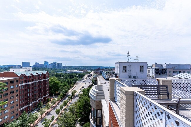 Building Photo - Beautiful One Bedroom in the Heart of Foggy Bottom| Water and Gas Included!