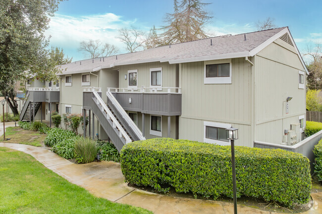 Building Photo - Ellington Apartments