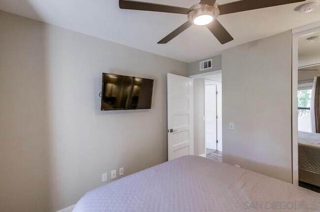 Building Photo - 9392 Twin Trails Dr