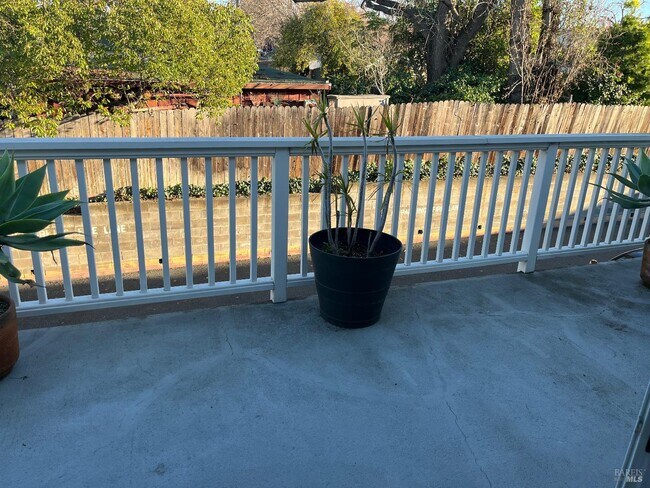 Building Photo - 329 E T St