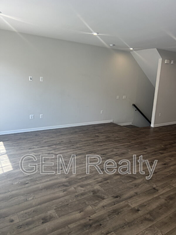 Building Photo - 1833 Sag Harbor Ln