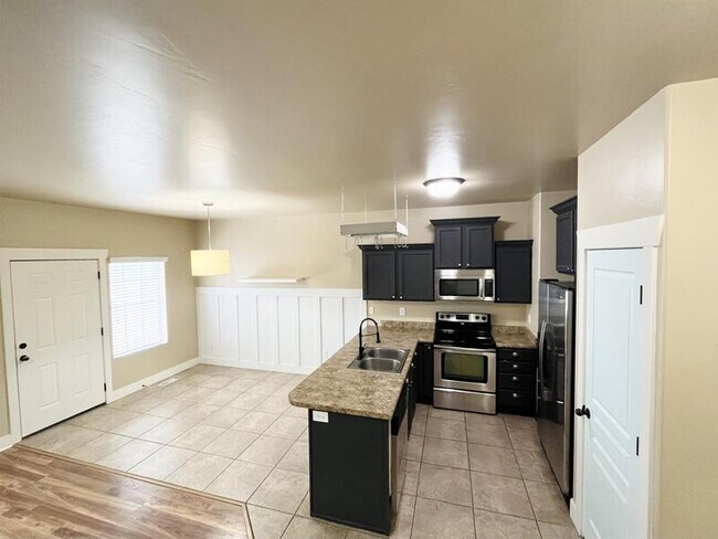 Building Photo - 1576 Venetian Way