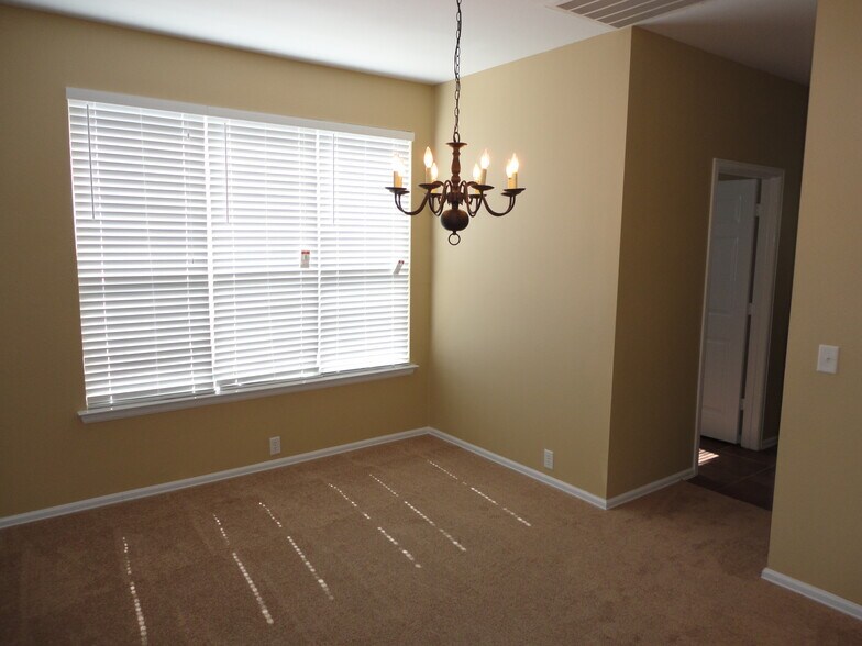 Building Photo - 2525 Carolina Dr