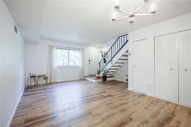 Building Photo - 678 Eastbrooke Ln