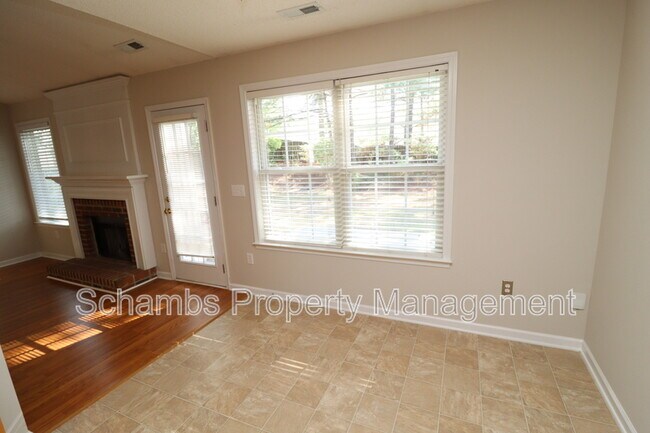 Building Photo - 305 Firefly Rd