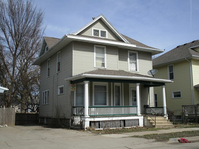 Building Photo - 720 W 9th St