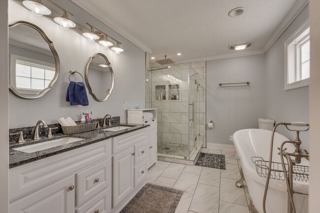 Building Photo - 4 Bedroom / 4 Bath Home for Rent! Kingspor...