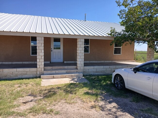 Building Photo - 206 Iglesia St