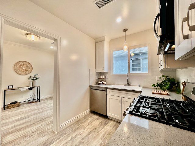 Building Photo - 124 N Pass Ave