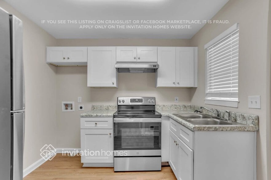 Building Photo - 3043 Chico Dr