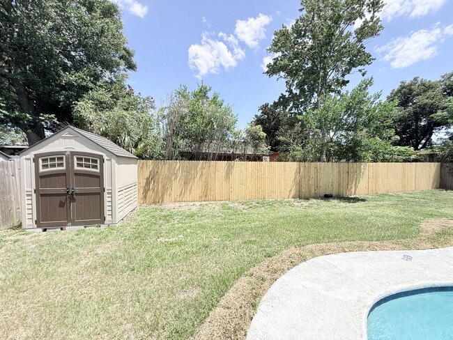 Building Photo - Renovated Pool Home with Private Backyard Oasis
