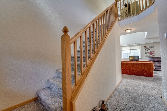 Building Photo - Spacious 3 Bed, 3 1/2 Bath Townhome in Northwest Fort Collins!
