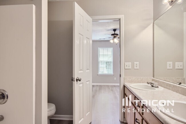 Building Photo - 928 Pin Oak Dr