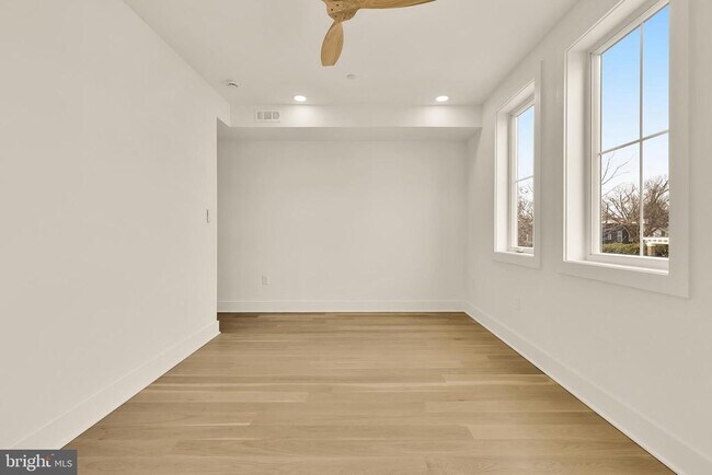 Building Photo - 1706 Bay St SE