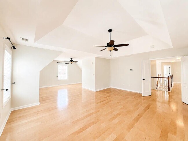 Building Photo - 10 Lynell Pl