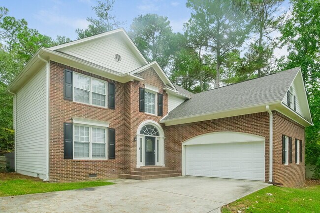 Building Photo - 3073 Essex Dr