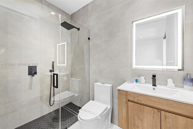 Building Photo - 2572 NE 182nd Terrace