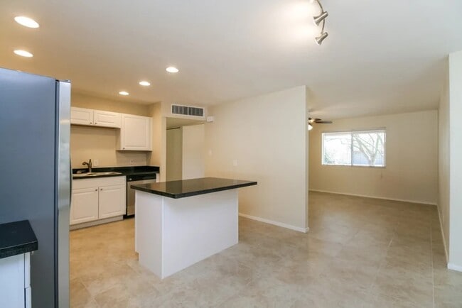 Building Photo - 7421 E Belleview St