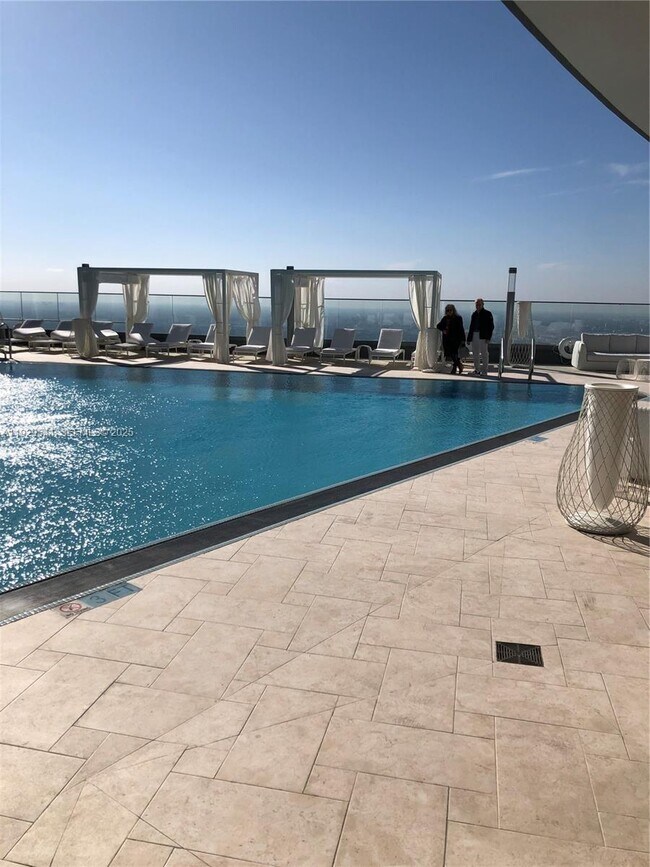 Building Photo - 1000 Brickell Plaza