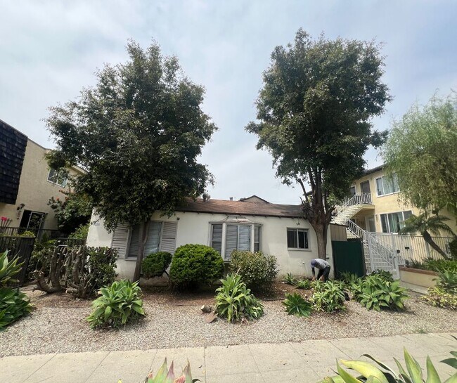 Building Photo - 1028 17th St