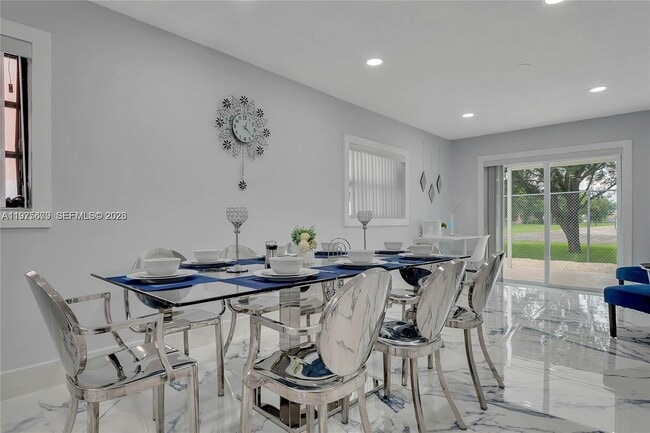 Building Photo - 895 W 39th Pl