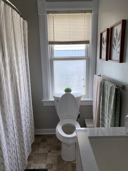 Building Photo - 10988 Ridge St